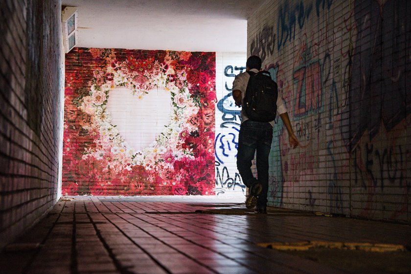 Brasília (DF), 24/01/2019 Painéis de colagens de Desirée Feldmann Local: Passagem subterrânea da 103/203 da Asa Norte Foto: Hugo Barreto/Metrópoles