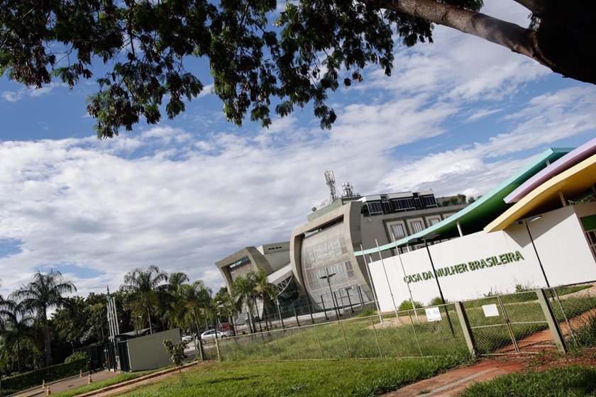 Prédio da CNA com problemas na estrutura