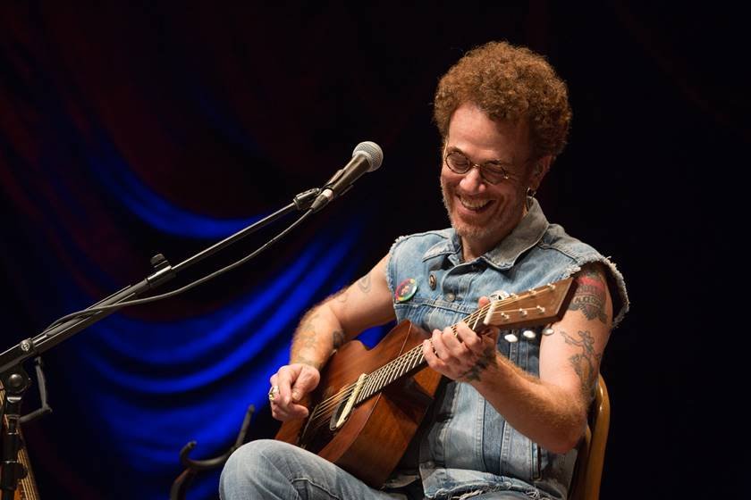 Nando Reis: “Não me sinto um idoso apesar de ser classificado como um”