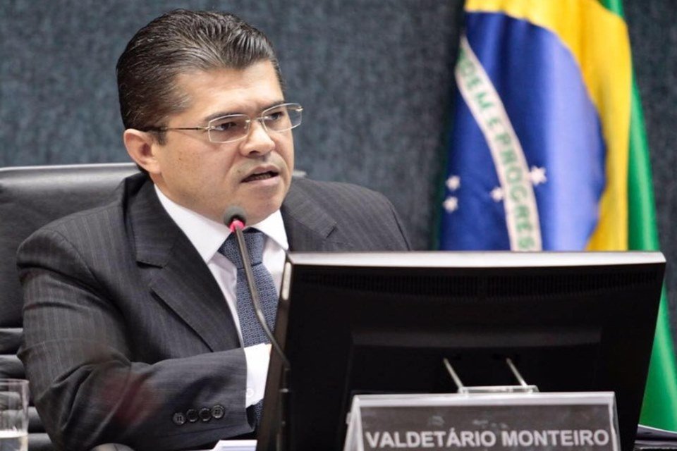 PCDF faz buscas na casa de Valdetário Monteiro, ex-chefe da Casa Civil