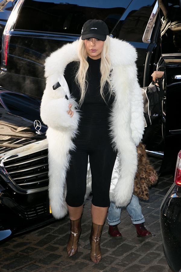 Kylie Jenner y sus lujosas pantuflas Louis Vuitton de 1.400 dólares