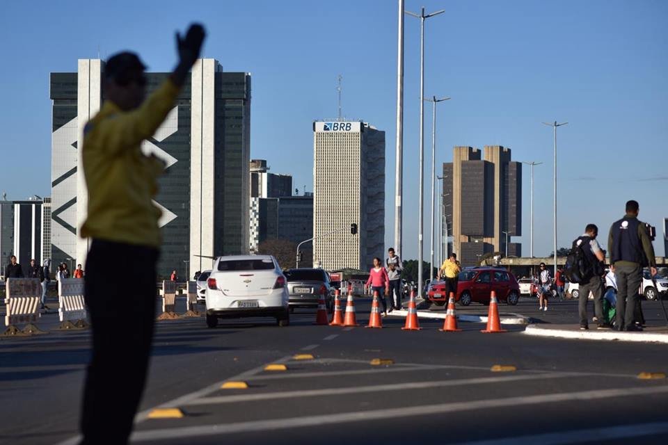 Rodoviária: motoristas e pedestres ficam confusos com interdição