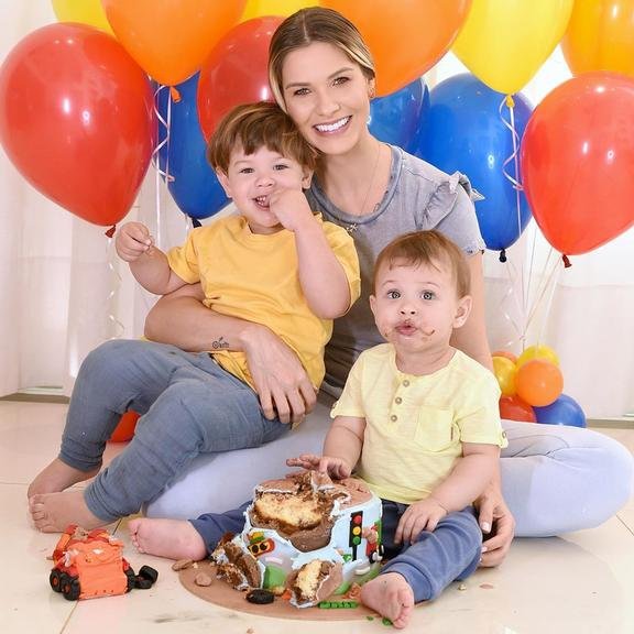 Andressa Suíta e filhos