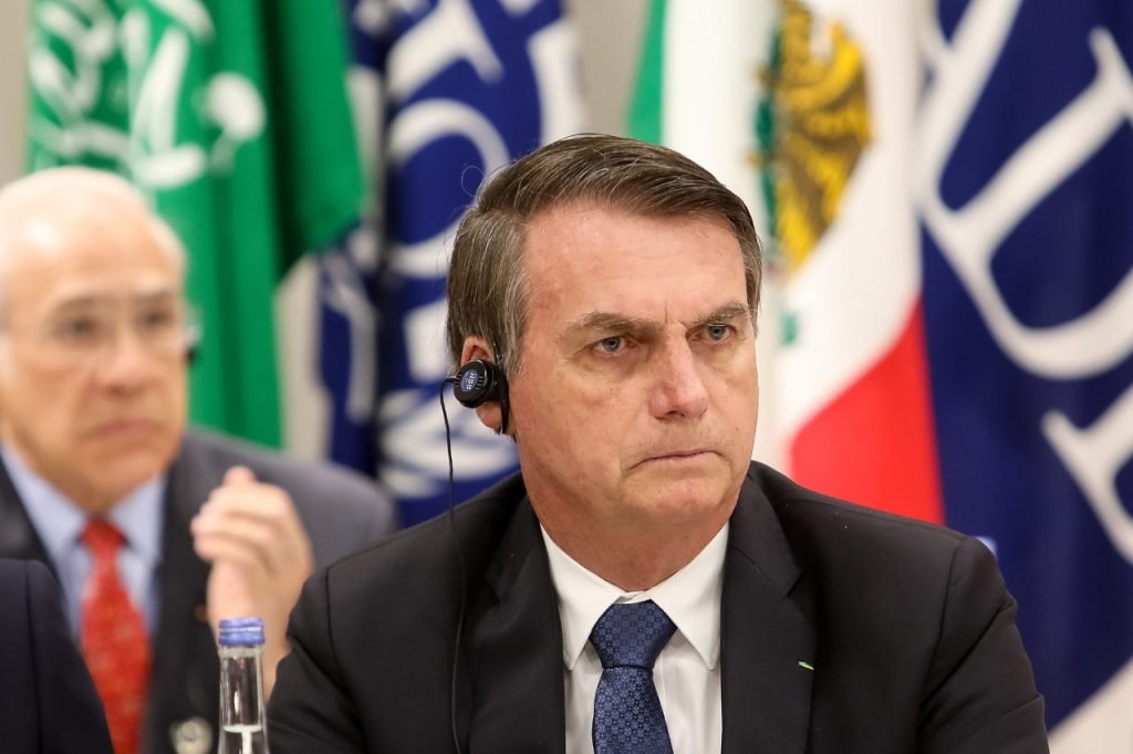 Bolsonaro segura ministro e quer PF investigando outros partidos
