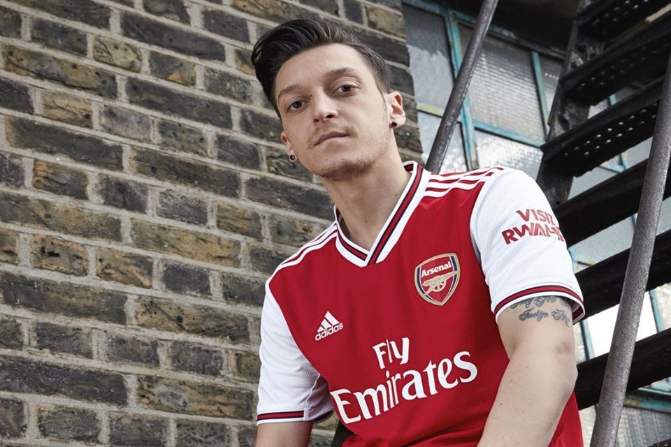 adidas e Arsenal lançam novo terceiro uniforme para a temporada 21/22