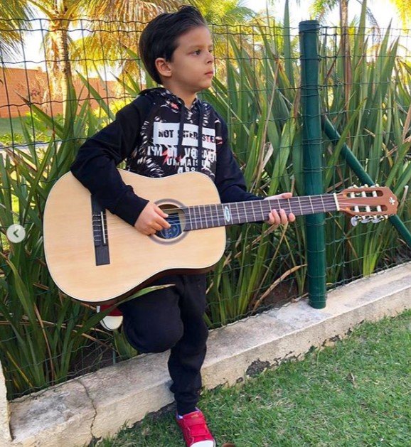 Bernardo, filho de Cristiano Araújo