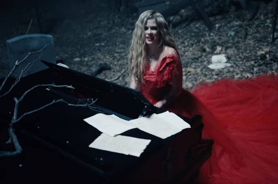 Avril Lavigne Lança Clipe Da Música I Fell In Love With The Devil 