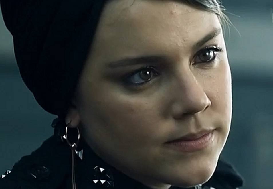 Foto colorida da personagem de Alice Wegmann na Globo - Metrópoles