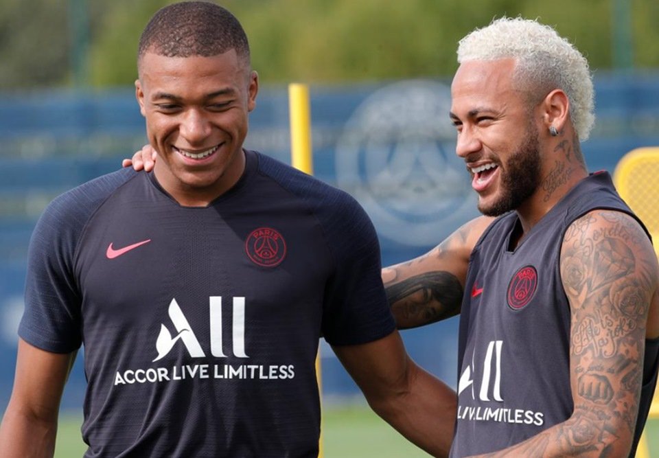 Mbappé revela que 'não é fácil' jogar com Neymar: 'Ele é muito