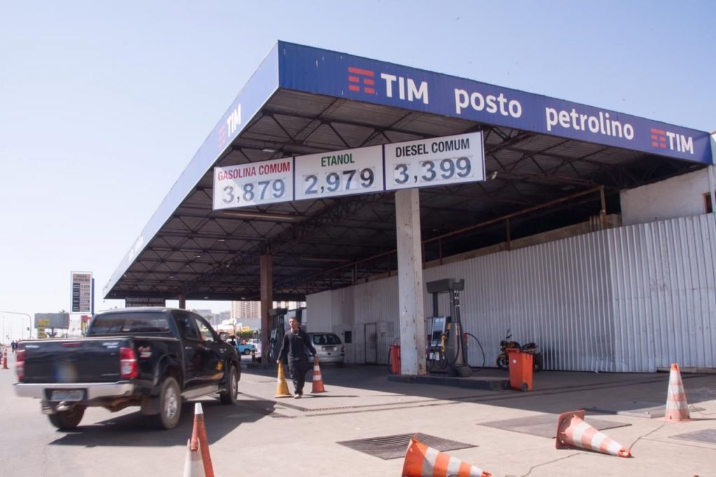 Preço da gasolina baixa e cai a R$ 6,47 no DF. Saiba onde abastecer –  Jornal TaguaCei