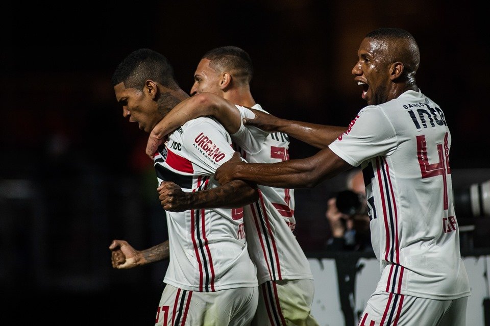 São Paulo vence Grêmio no Morumbi e pula para o 10º lugar no Brasileirão