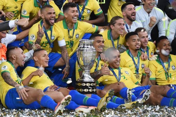 Copa América: Por que Cueva jogou com uma carta dentro da meia em