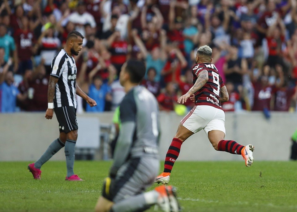 Acertos, mas erro grave: por que arbitragem de Flamengo x Botafogo