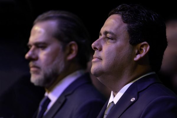O presidente do STF, ministro Dias Toffoli, participa da cerimônia de posse do novo presidente da Ordem dos Advogados do Brasil (OAB), Felipe Santa Cruz