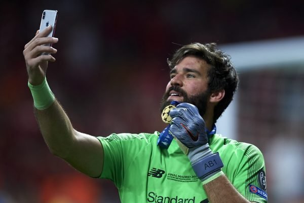 Alisson é indicado ao prêmio de melhor goleiro do mundo - Esportes - Jornal  NH