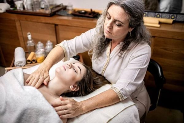 Precisando Relaxar Instituto Oferece Massagem A R 20 E Cursos Grtis