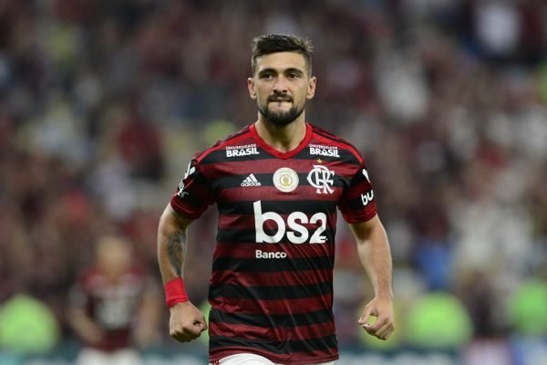 Flamengo busca acerto com Arrascaeta, apesar das condições
