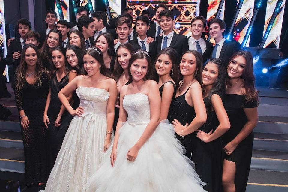 Mariana, Gabriela e Matheus Bittar celebram 15 anos com megafesta