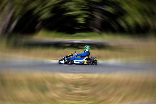 Jovem tem couro cabeludo arrancado durante corrida de kart no Recife