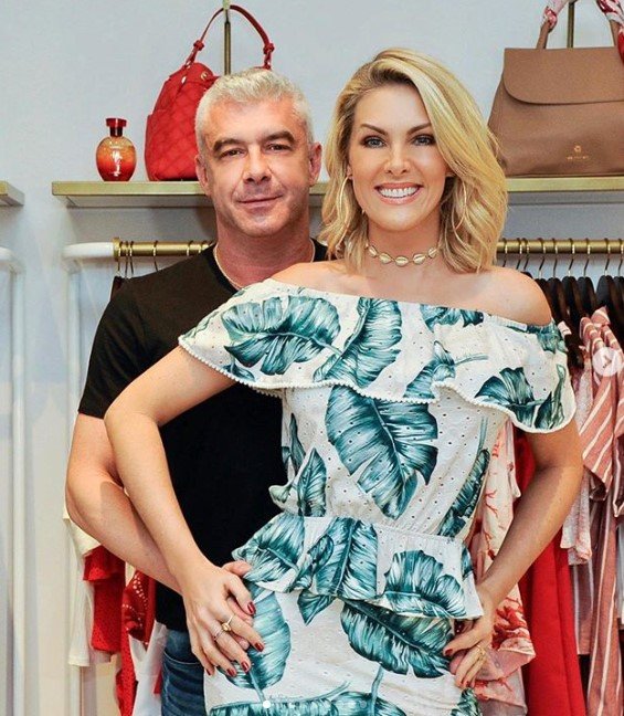 Ana Hickmann e Alexandre Correa se abraçando