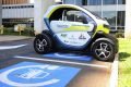 Carro elétrico estacionado