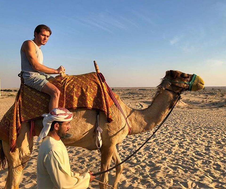 homem no camelo
