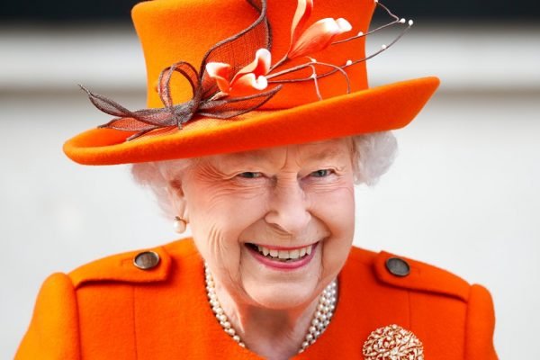 Rainha Elizabeth II abre casa de campo para sessões de cinema drive-in
