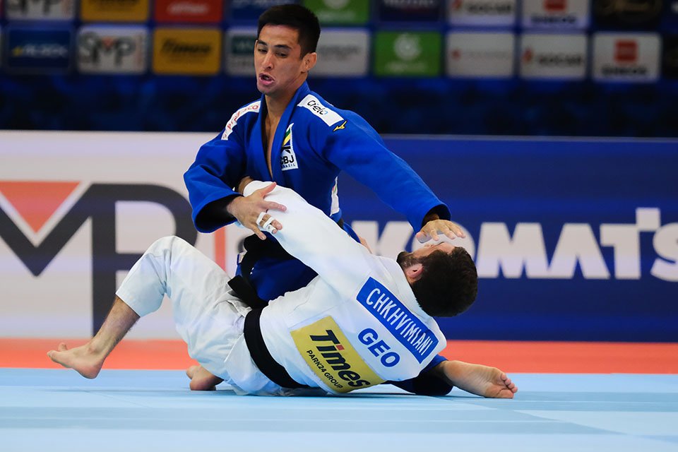 Judoca iraniano diz ter medo de voltar ao país após desobedecer ordens para  perder na Copa do Mundo, judô