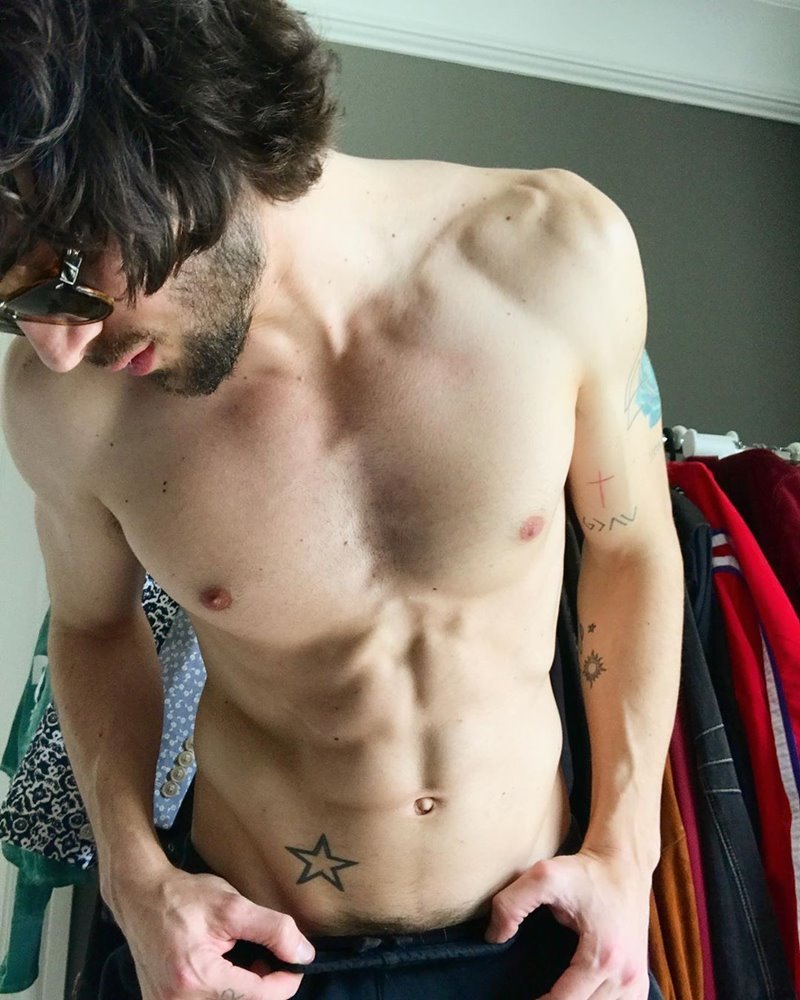 fiuk sem camisa