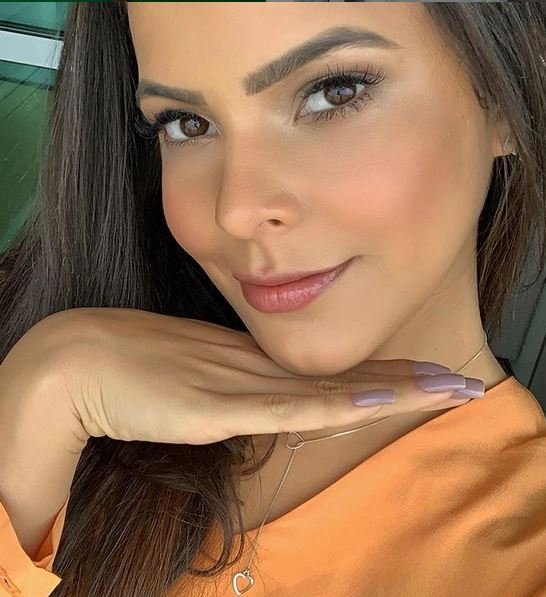 Ex-BBB Emilly Araújo é contratada para apresentar programa na web e na  RedeTV!