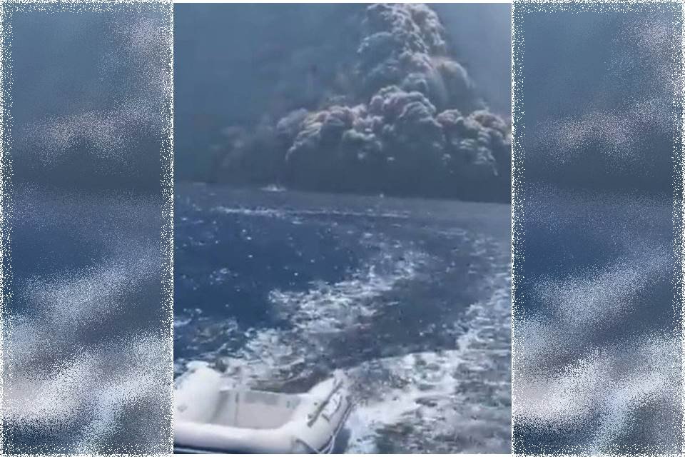 Vídeo. Erupção de vulcão faz iate fugir de coluna de fumaça e pedras