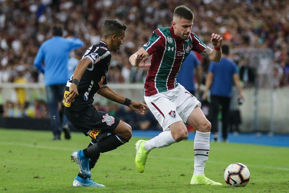 Corinthians sai na frente, é amassado na reta final e Fluminense