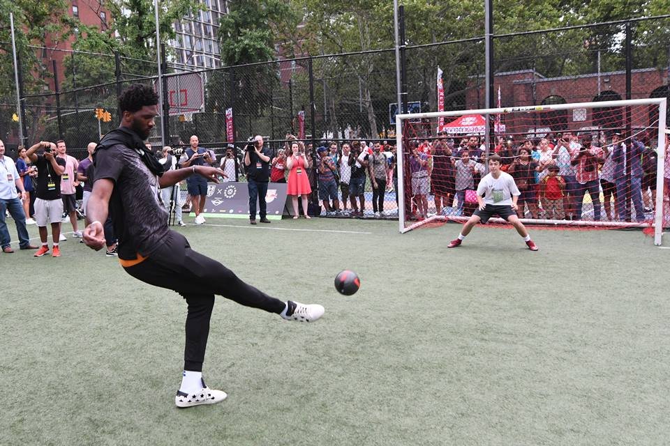 Melhor jogador da NBA namora brasileira e até torce para o Flamengo:  conheça Joel Embiid - Fotos - R7 Mais Esportes