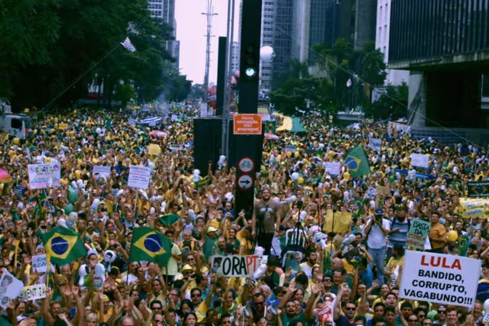 MBL lança filme com a versão do grupo para o impeachment