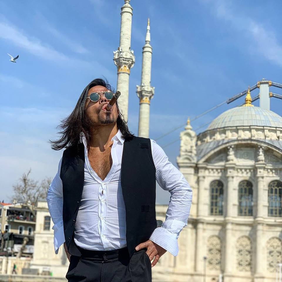 Na foto, o chef Salt Bae - Metrópoles