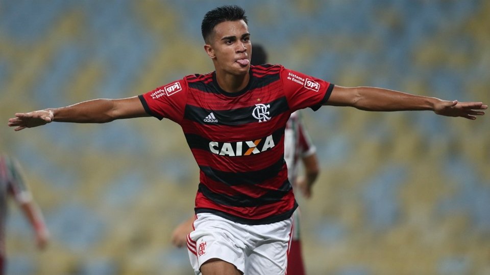 Reiner é liberado pelo STJD e reforça o Flamengo contra o Avaí