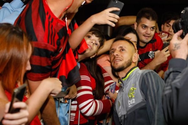 Reiner é liberado pelo STJD e reforça o Flamengo contra o Avaí