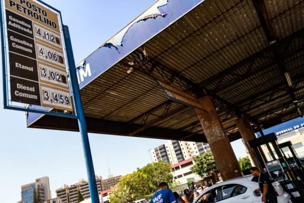 Preço da gasolina baixa e cai a R$ 6,47 no DF. Saiba onde abastecer