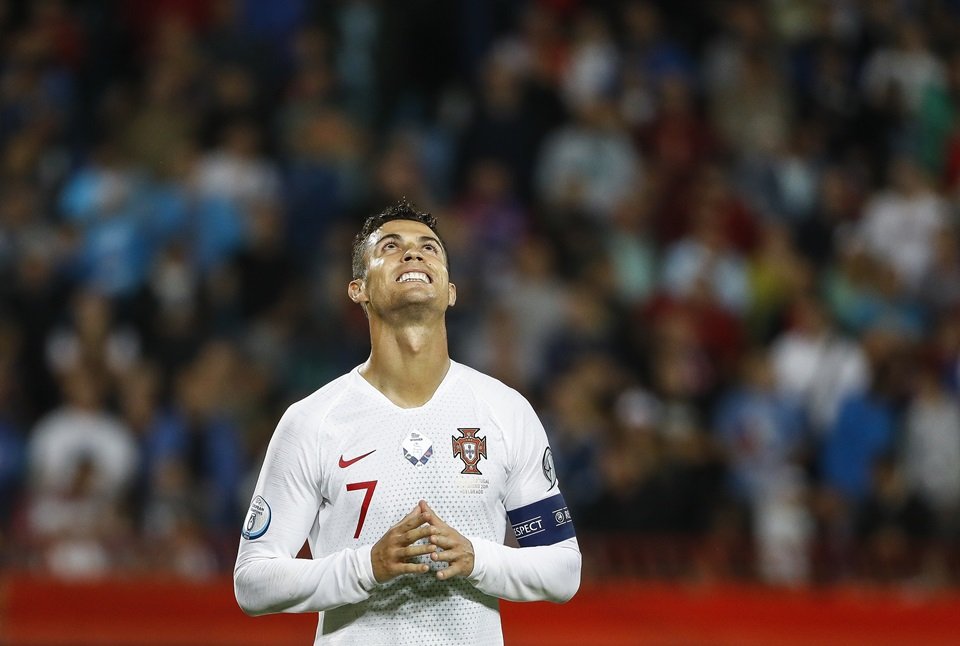 Portugal goleia Lituânia com três de CR7 nas eliminatórias da Euro