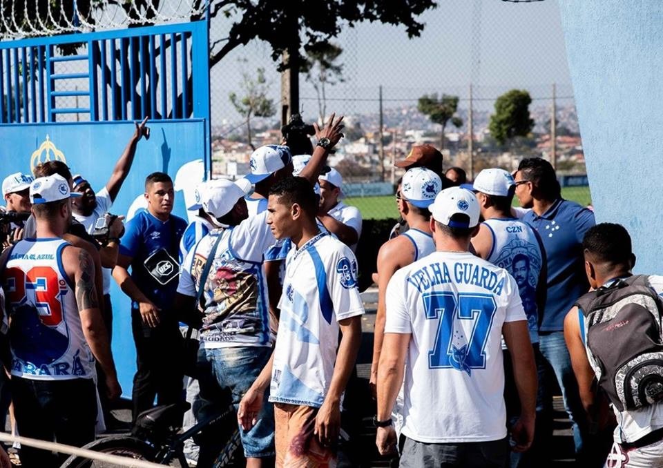 Má fase do Cruzeiro cresce e atletas dão tom da crise ao responder torcida:  'Enchendo o saco