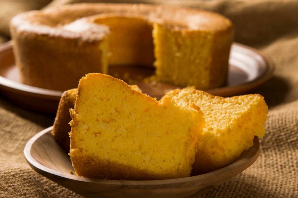 Confira duas deliciosas receitas de bolo de milho