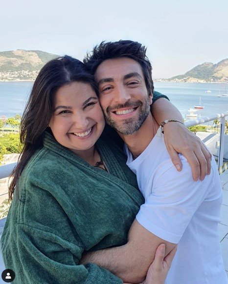 Os atores Mariana Xavier e Rodrigo Pandolfo, elenco de Minha Mãe É uma Peça 3