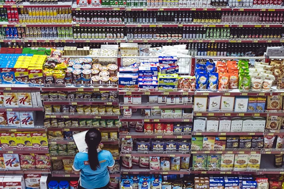 gôndolas de supermercado
