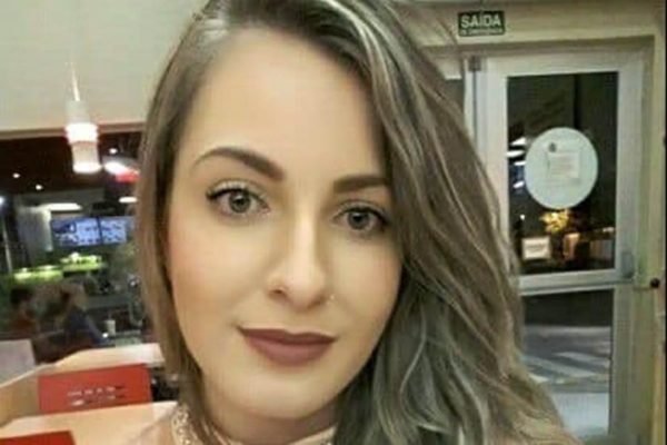 Influenciada pelo pai apaixonado por rebaixados, menina faz sucesso nas  redes ao 'dirigir carro': 'Meu grude', São José do Rio Preto e Araçatuba