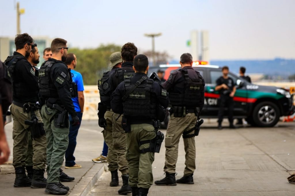 policiais