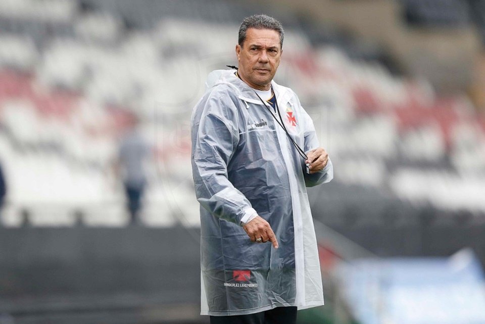 Vasco vai até a CBF para cobrar explicações sobre a arbitragem do jogo  contra o Santos - Lance!