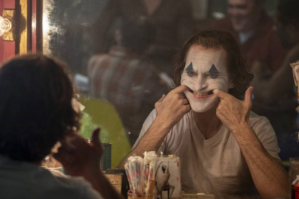 Joaquin Phoenix se destaca em imagem inédita de Coringa 2