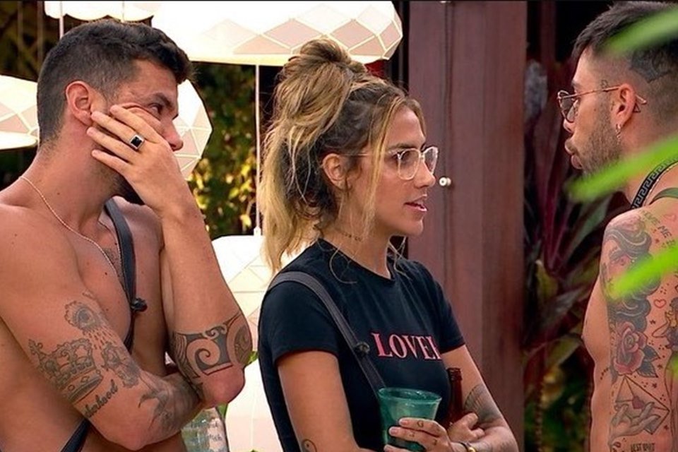 De Férias com o Ex Celebs cuspe e eliminação marcam o episódio De Férias com o Ex Celebs cuspe e eliminação marcam o episódio