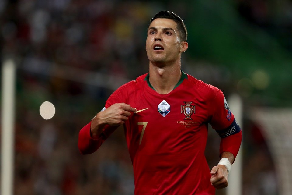 Portugal goleia Lituânia com três de CR7 nas eliminatórias da Euro