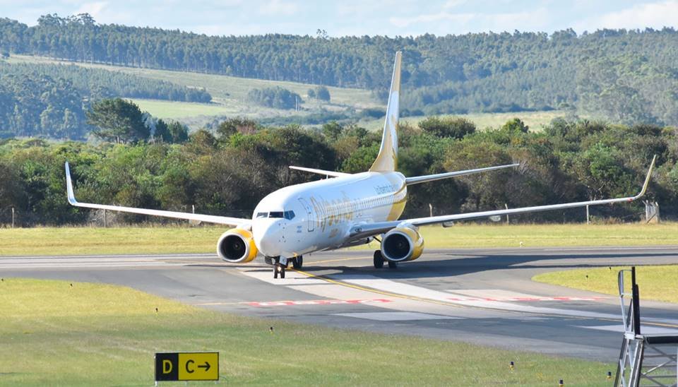 Voar com companhia aérea low cost: os prós e contras e se vale a pena